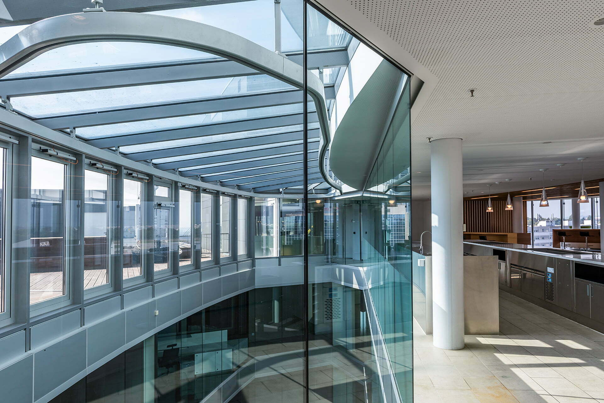 LINK Geneva Curved Corridor